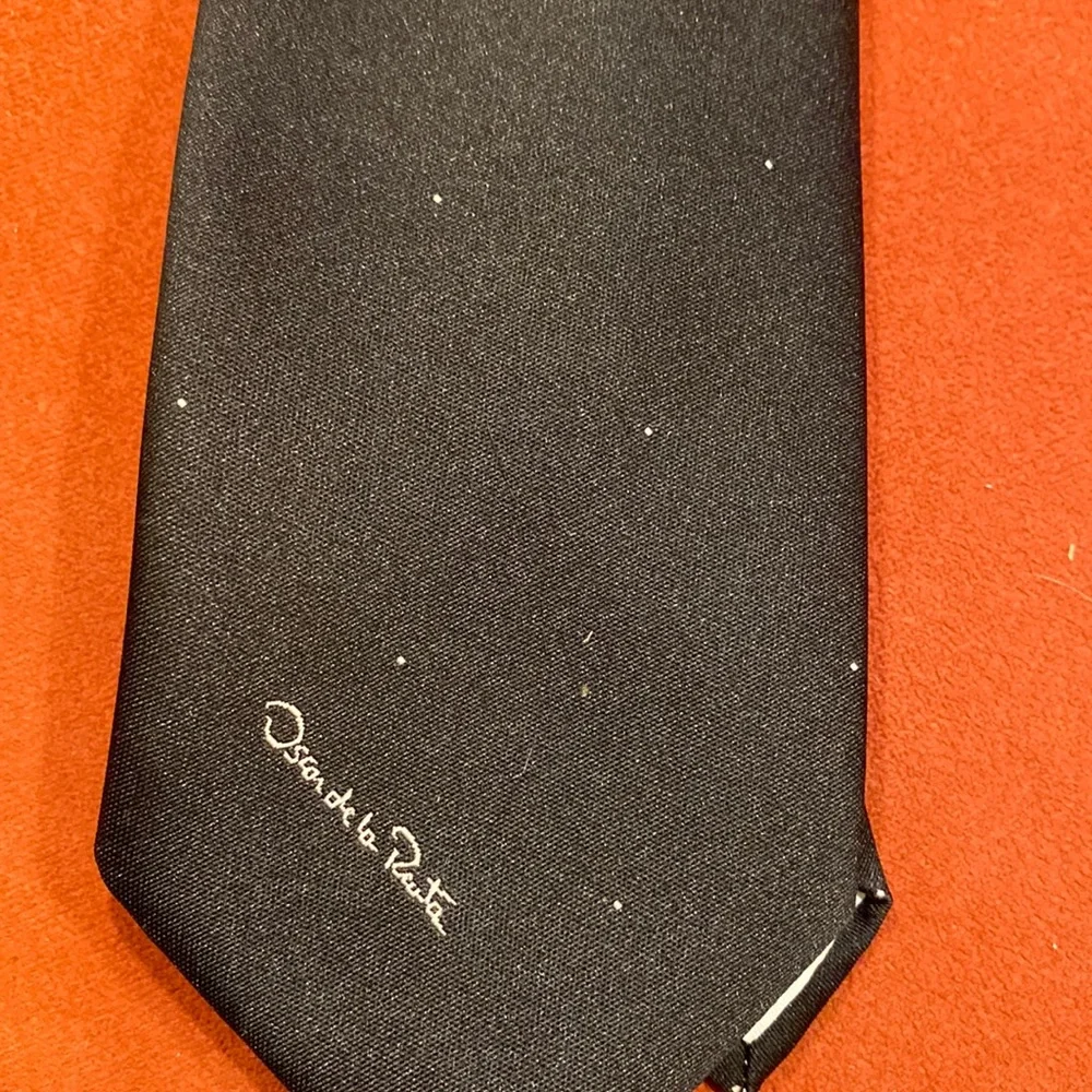 EUC Oscar de la Renta tie